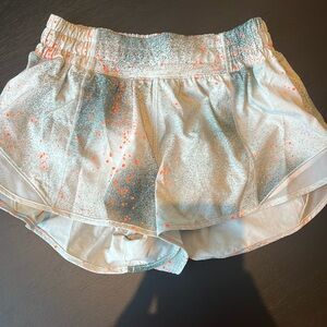 Lululemon hottie hot shorts 2.5 inch!